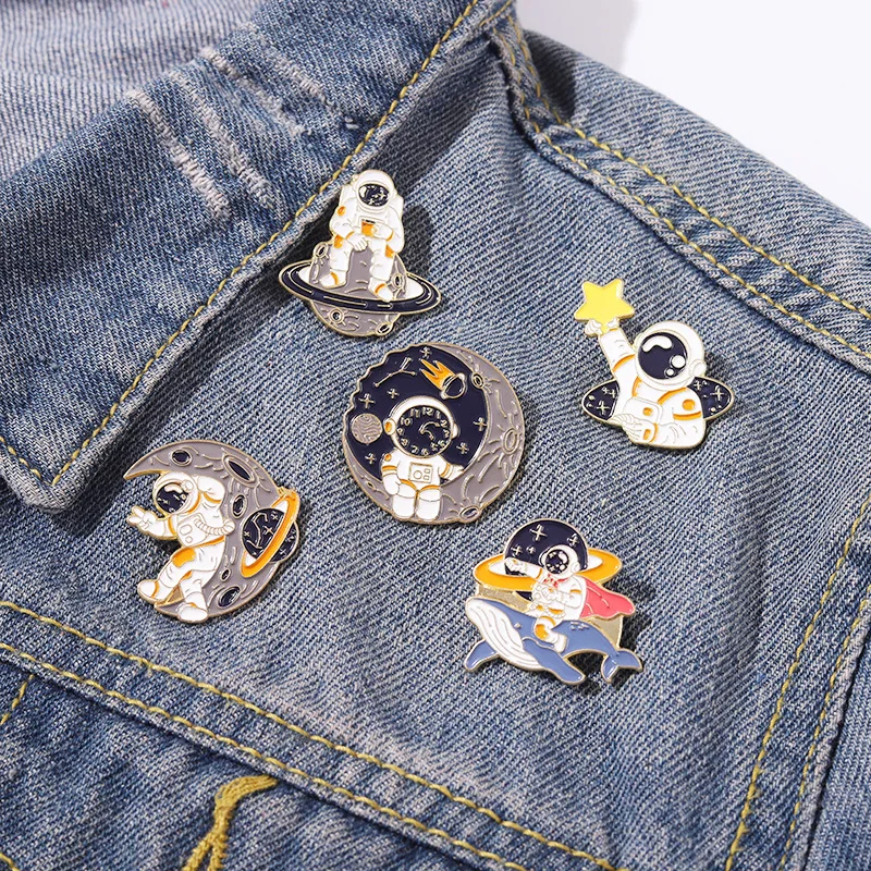 

Creative Cartoon Cute Astronaut Whale Shape Aerospace Alloy Brooch Ins Fashion All-match Backpack Badge Clothing Accessories