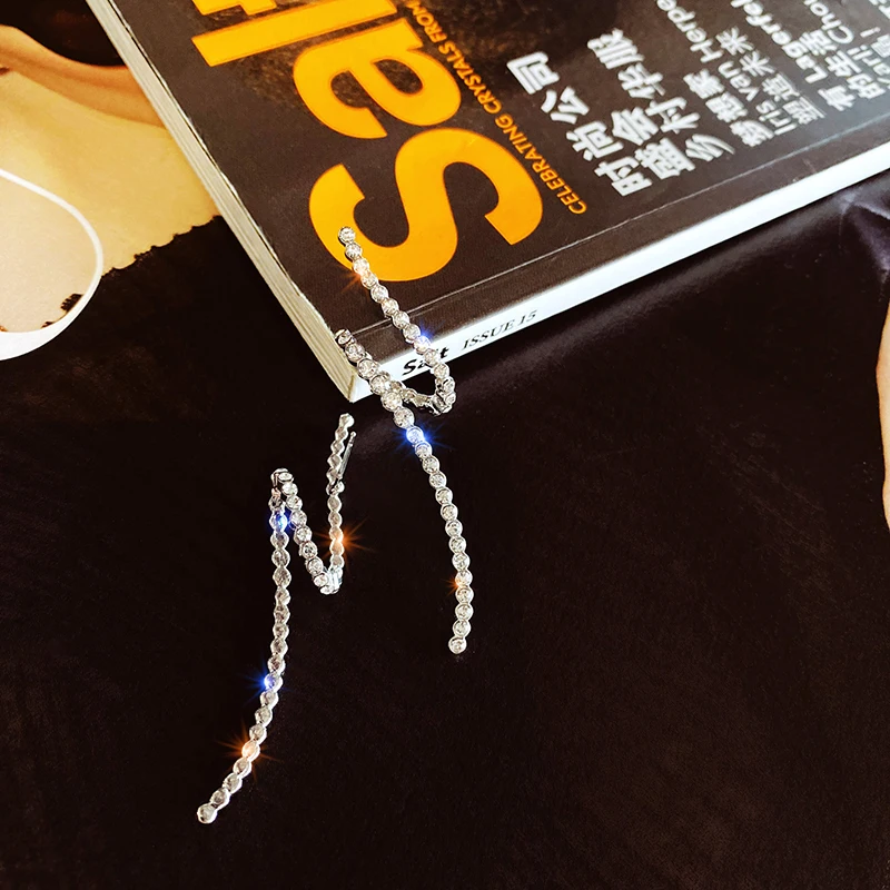 

2022 New Temperament Earrings European and American Fashion Personality S Serpentine Earrings Design Sense Exaggerated Earrings