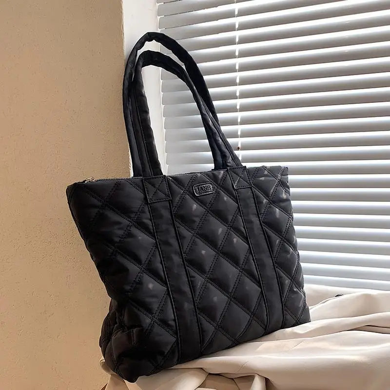 

Totes for Women Winter Large Capacity Puffer Shoulder Bags Padded Zipper Handbags Luxury Designer Space Cotton Warm Shopper