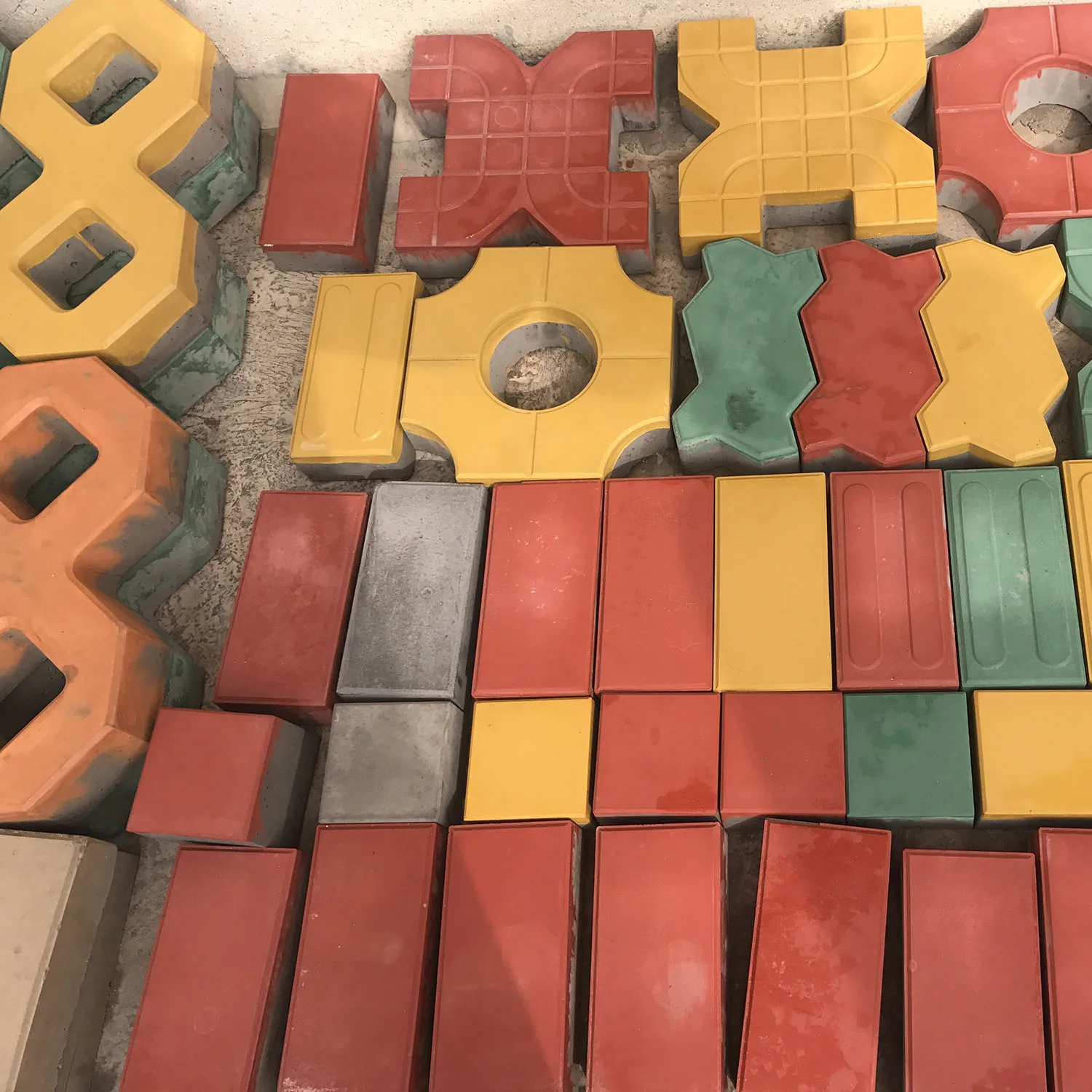 Фото Многоразовая пластиковая форма для бетонной плитки DIY: для изготовления полого брусчатого камня, садовых дорожек и напольной плитки №5