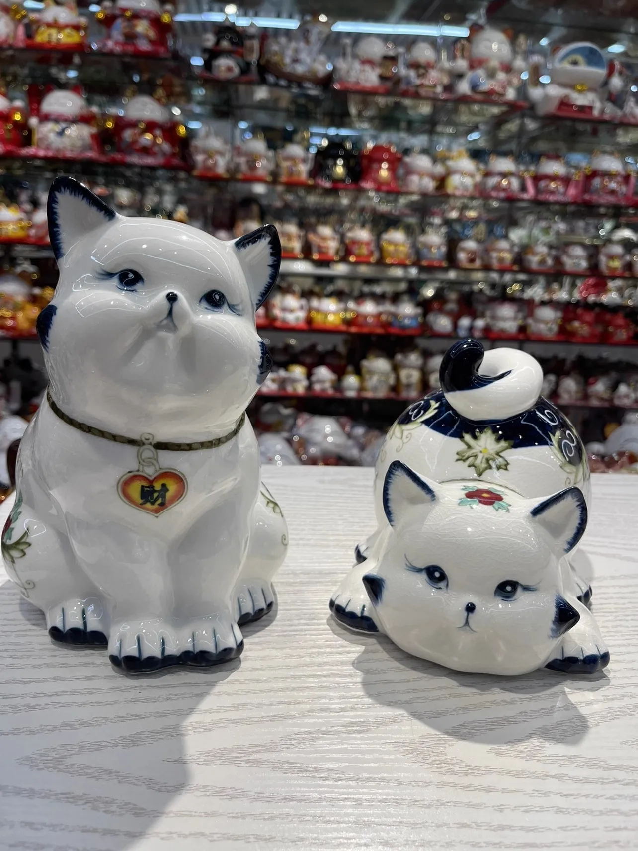 

Blue Ceramic Cat Lovers Statue Home Decor Crafts Room Wedding Gifts Decoration Cat Ornament Porcelain Animal Figurines
