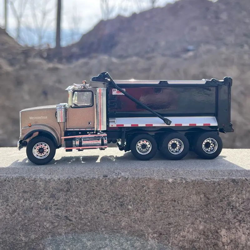 Фото Коллекционная модель самосвала Western Star 49X (1:50) DM Diecast, американская тяжелая грузовая техника, игрушечный автомобиль Western Star, подарок для коллекционеров №4