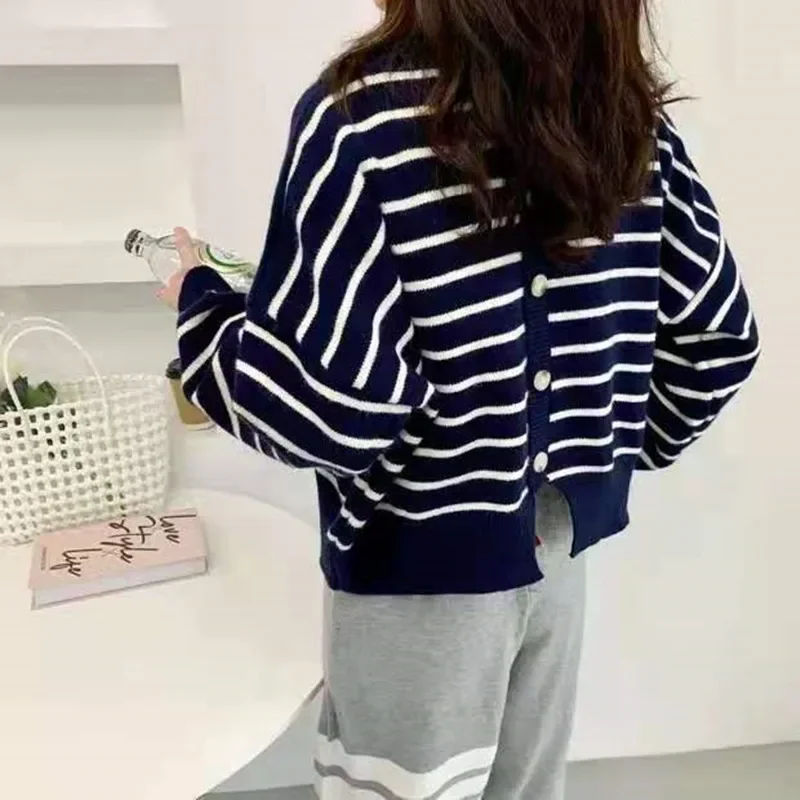 

spring Autumn stripe Knitted Sweater Women Long Sleeve O Neck Back button Sweaters Pullover Tops Female Casual loose Streetwear