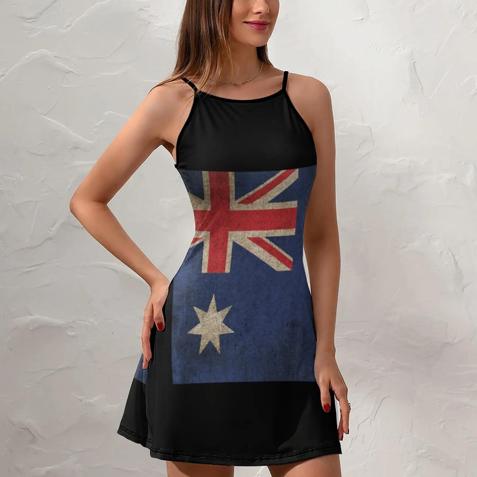 Старое и изношенное состаренное винтажное женское платье на бретельках с флагом
