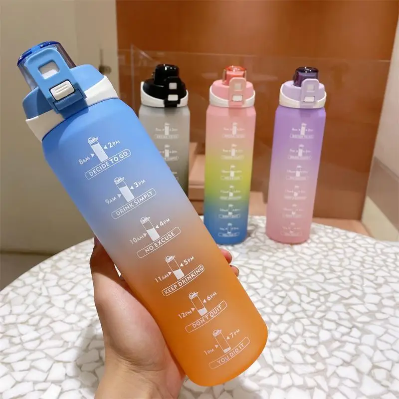 

Вместительная пластиковая чашка объемом 1 л, стильная и простая Матовая бутылка для воды градиентного цвета, портативная, устойчивая к падениям, для занятий спортом на открытом воздухе
