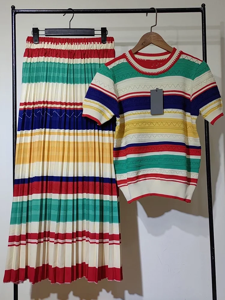 Женский трикотажный костюм-двойка в стиле ретро