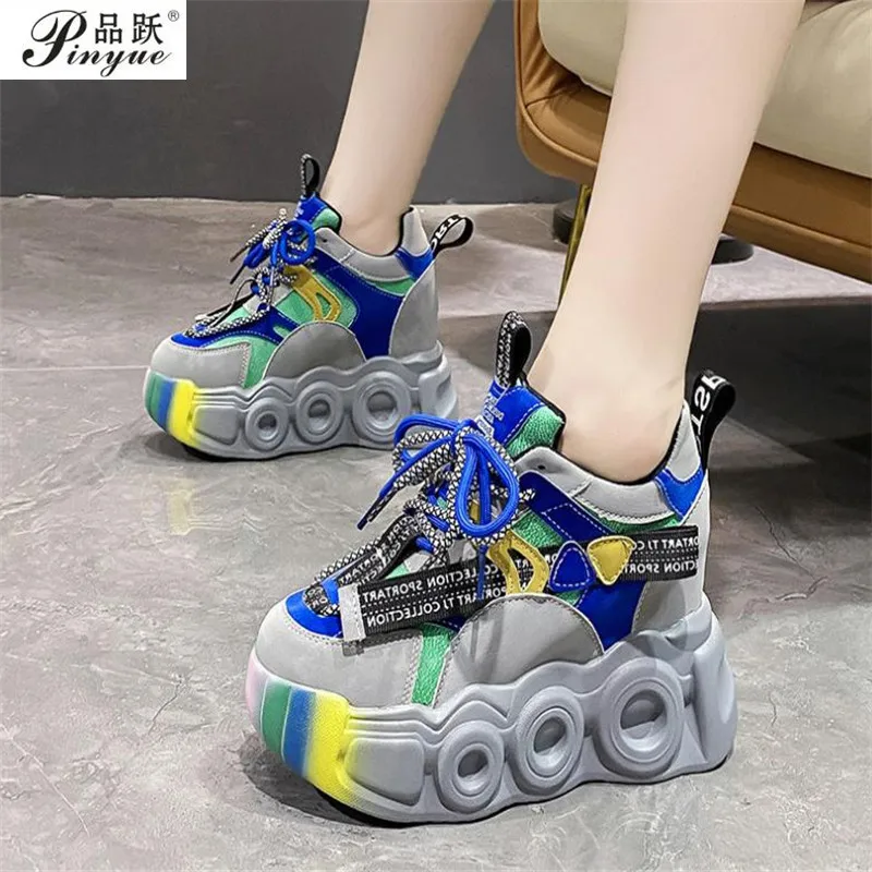 

Массивные кожаные кроссовки 10 см, Женская Осенняя спортивная обувь на платформе со скрытым каблуком, Женская разноцветная Повседневная зимняя обувь на шнуровке