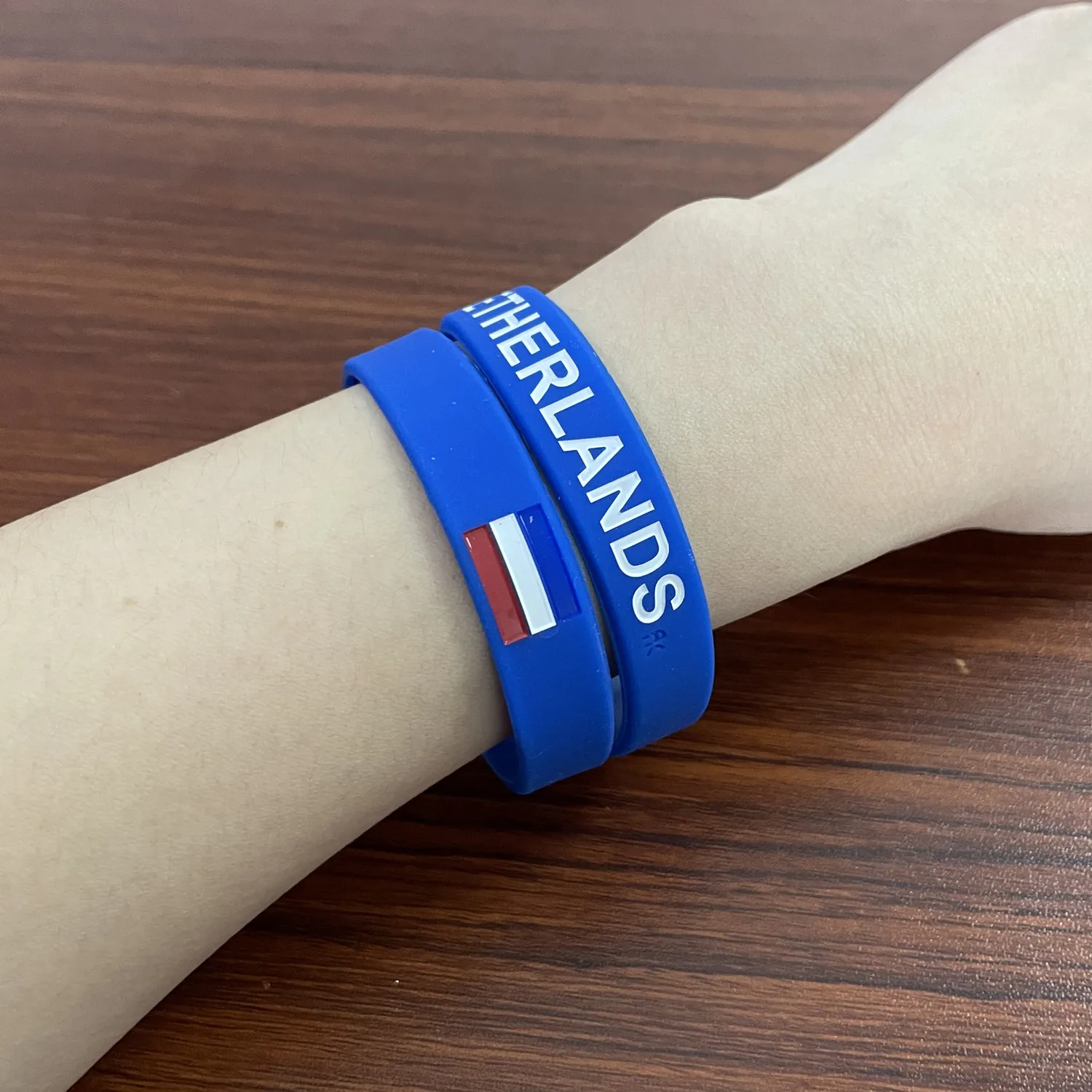 Браслет с гравировкой в виде флага Нидерландов для мужчин и женщин спортивная
