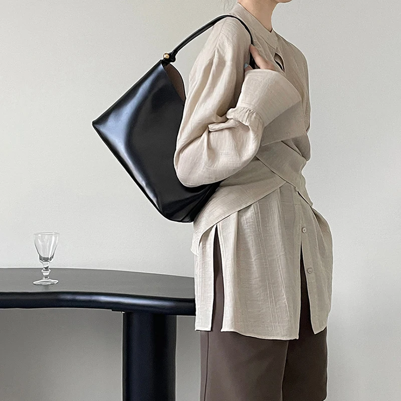 Блузка женская с круглым вырезом и длинным рукавом однобортная