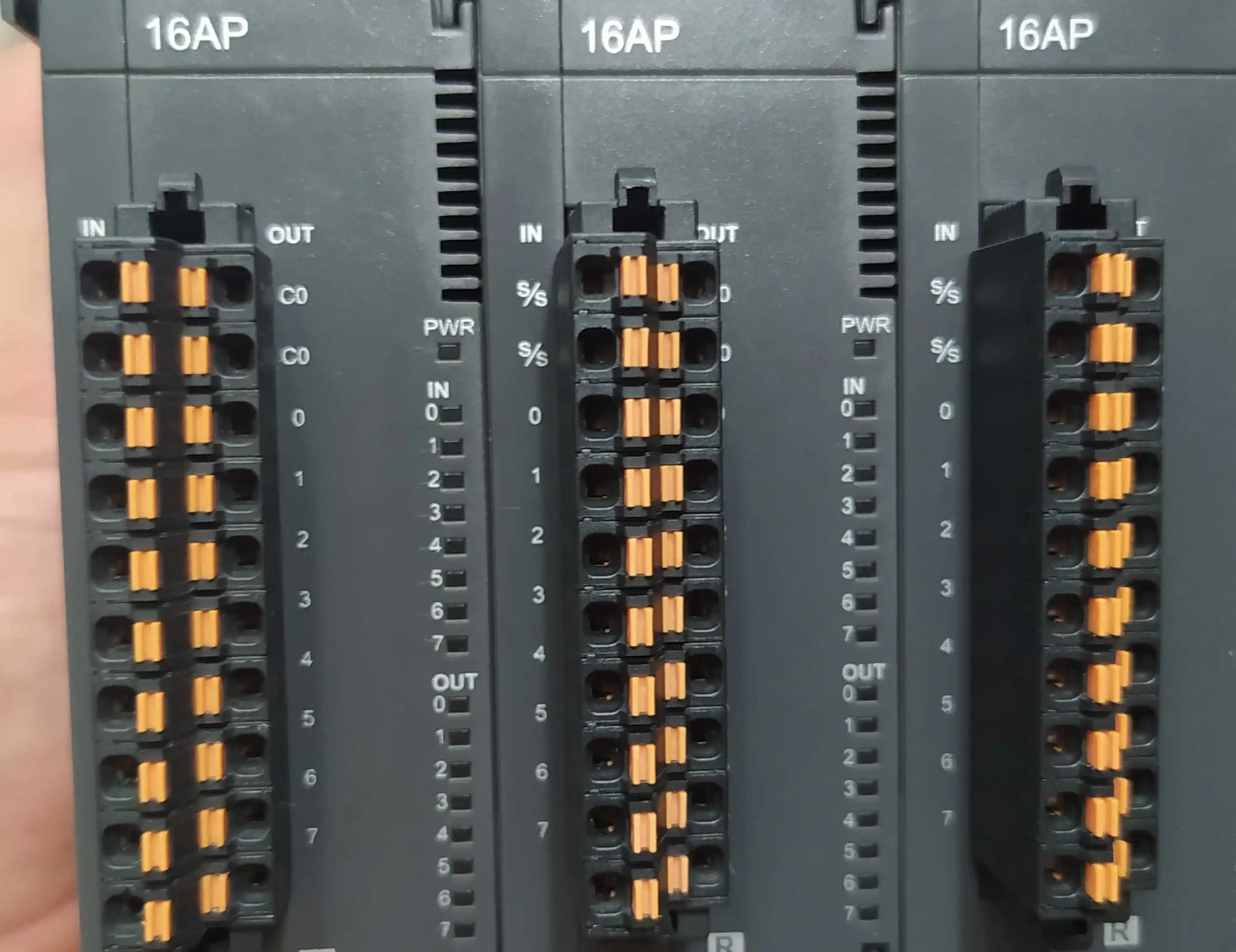 Фото Модуль расширения AS16AP11R-A AS16AP11T-A AS300 в наличии, новый. №3