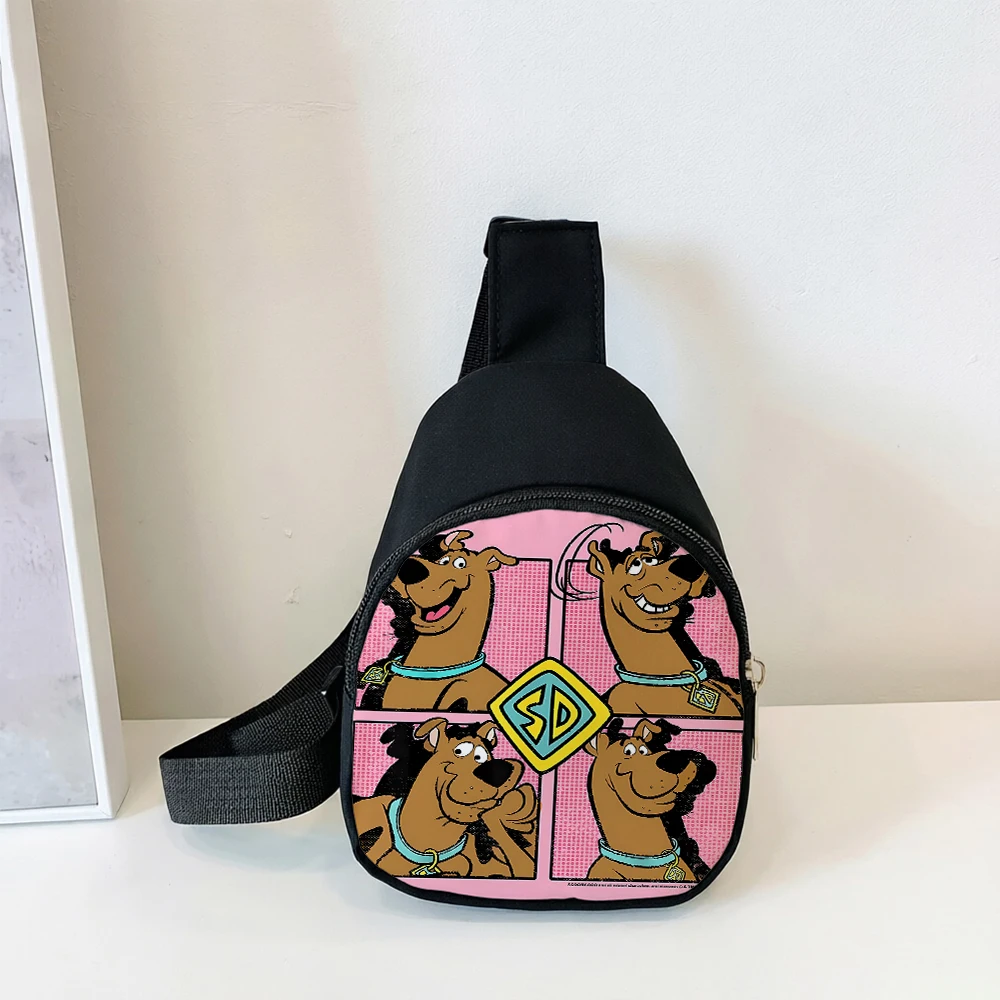 Фото Сумка-чехол Scooby Doo, миниатюрная, стильная, с изображением мультяшной собаки, для путешествий на открытом воздухе, портативная сумка через плечо, аниме-сумка с молнией для хранения телефона, подарок на день рождения. №5