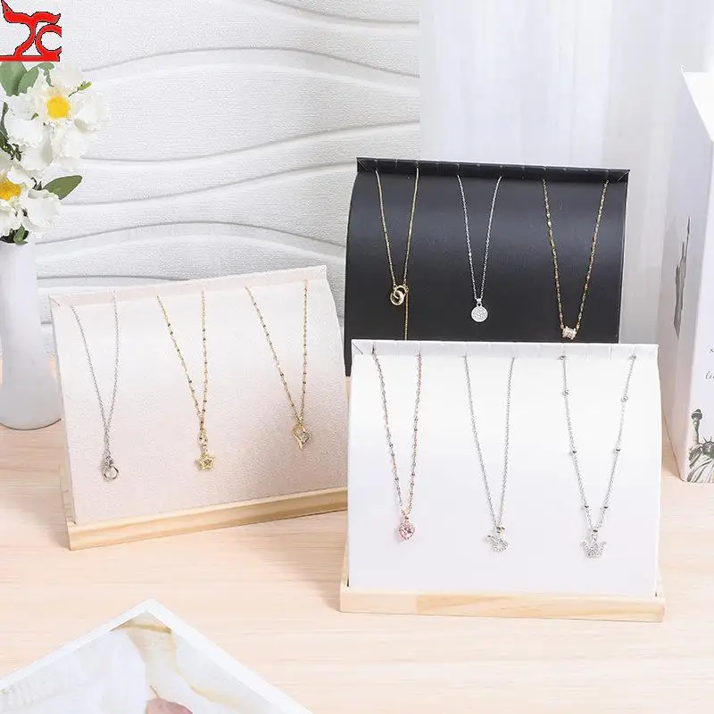 Рисунок 3 - Вельветовая стойка для демонстрации ожерелья