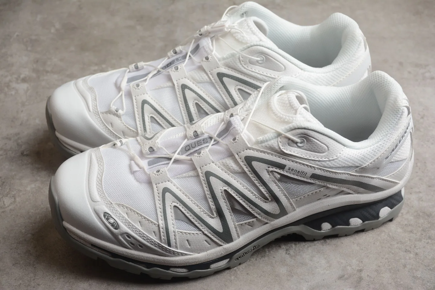 

2023 new outdoor trail running shoes lightweight spike design sports running shoes