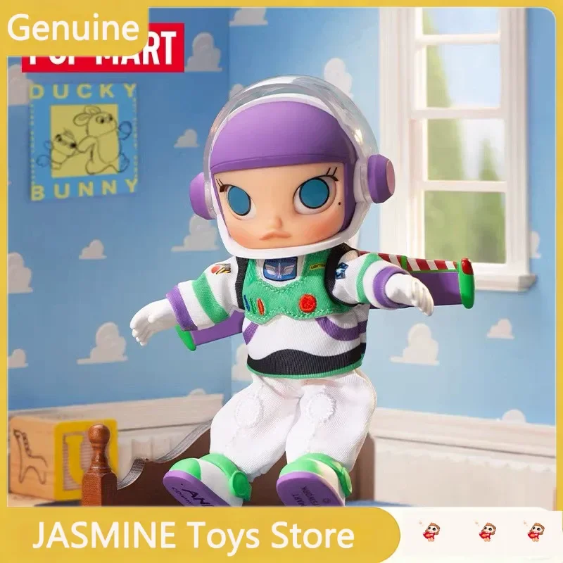 Фото Оригинальная коллекционная фигурка POP MART MOLLY × BUZZ LIGHTYEAR & WOODY с подвижными суставами, настольное украшение, премиум-подарок, индивидуальный дизайн №4