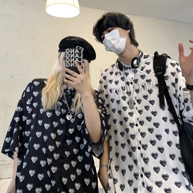 

Summer new Instagram retro hearts full of casual loose shirt men and women with short sleeves shirt t shirt men harajuku shirt