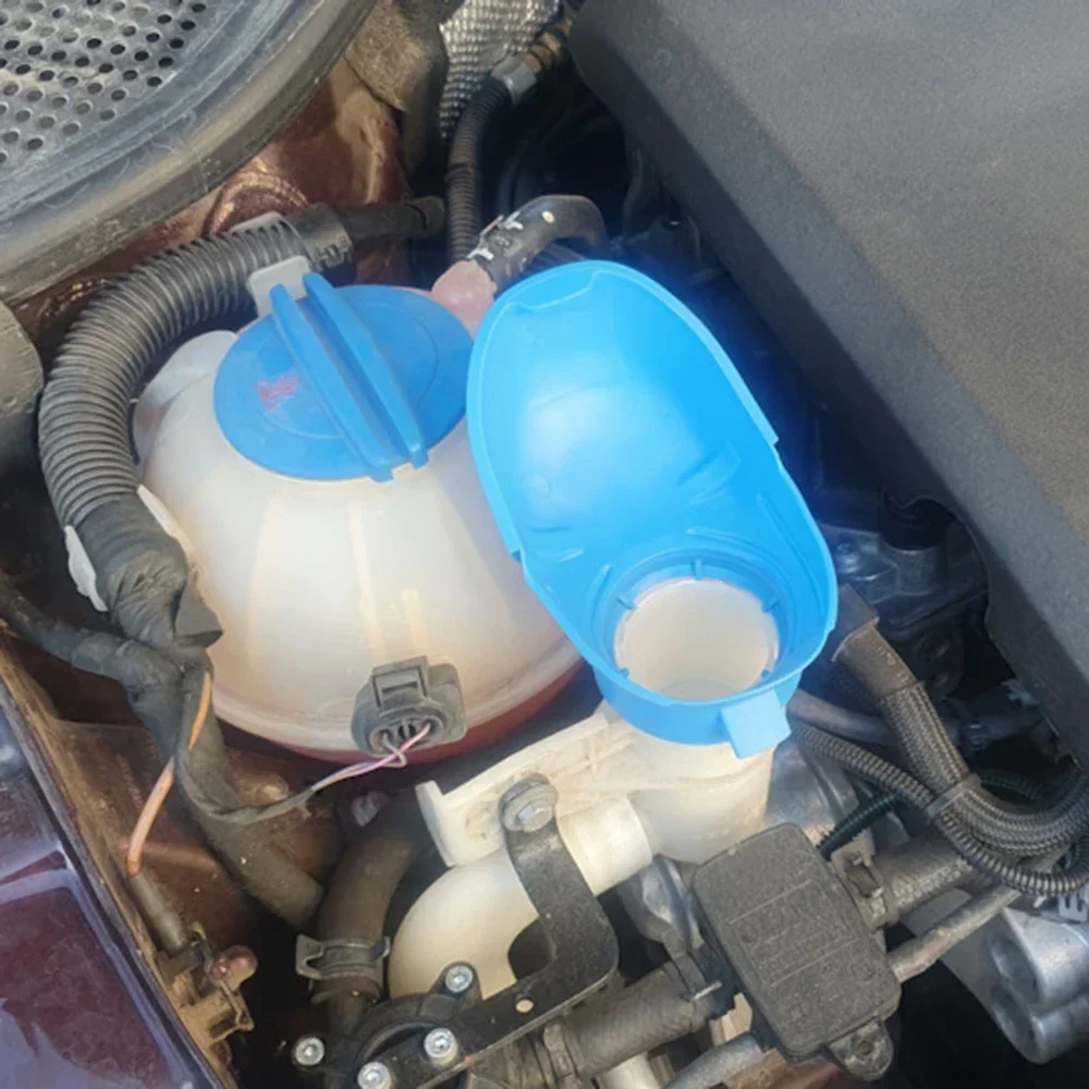 Крышка бака для восстановления охлаждающей жидкости двигателя автомобиля