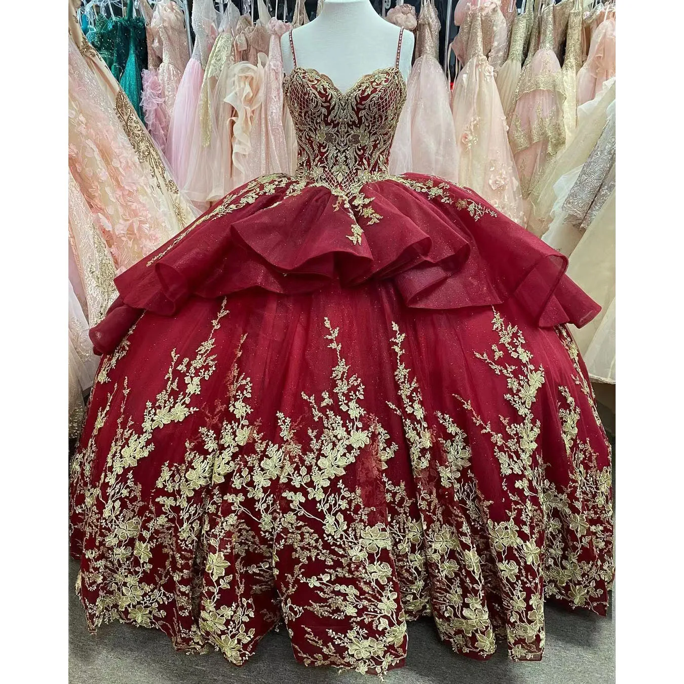 

Роскошное красное платье для девушек, скромное платье для выпускного вечера с золотыми цветами, бусинами и аппликацией, блестящее бальное платье принцессы, 15 лет