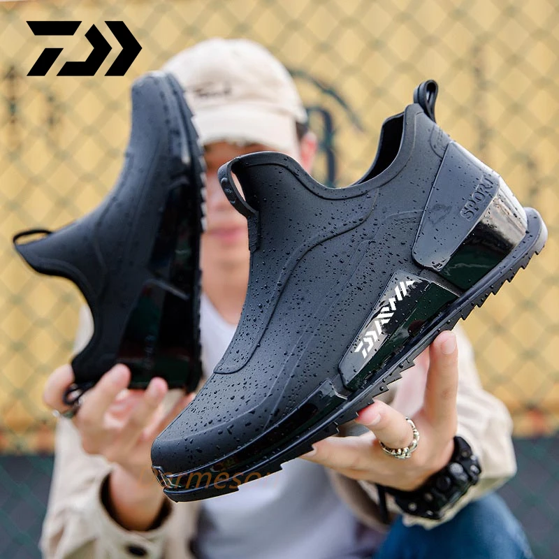 

2023 Daiwa Men Fishing Shoes Rainboots Waterproof Rain Boots Water Shoes Fashion Outdoor Non Slip Wear Resistant Wading Shoes