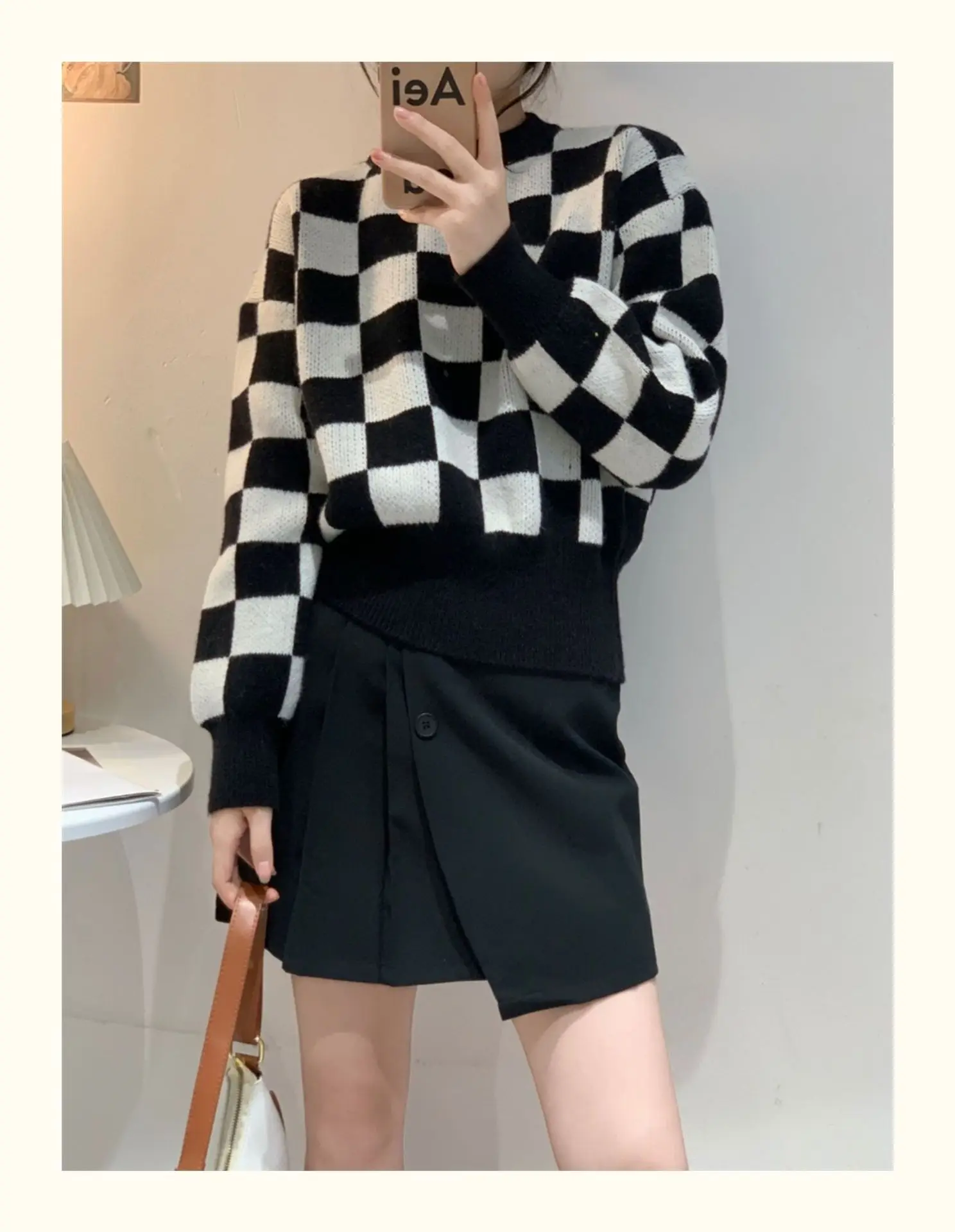 Короткий зеленый свитер в клетку женский осенне-зимний пуловер с круглым вырезом