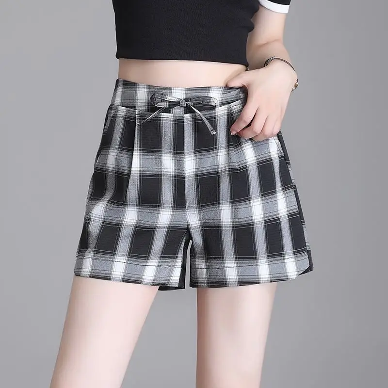 

Летние модные новые черно-белые клетчатые широкие штанины свободные и тонкие Ретро спортивные повседневные домашние шорты для женщин 2023
