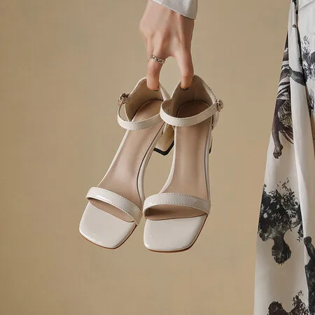 

Большой размер, большой размер, искусственная кожа для женщин и женщин, с квадратным носком, Простые сандалии, удобные и модные