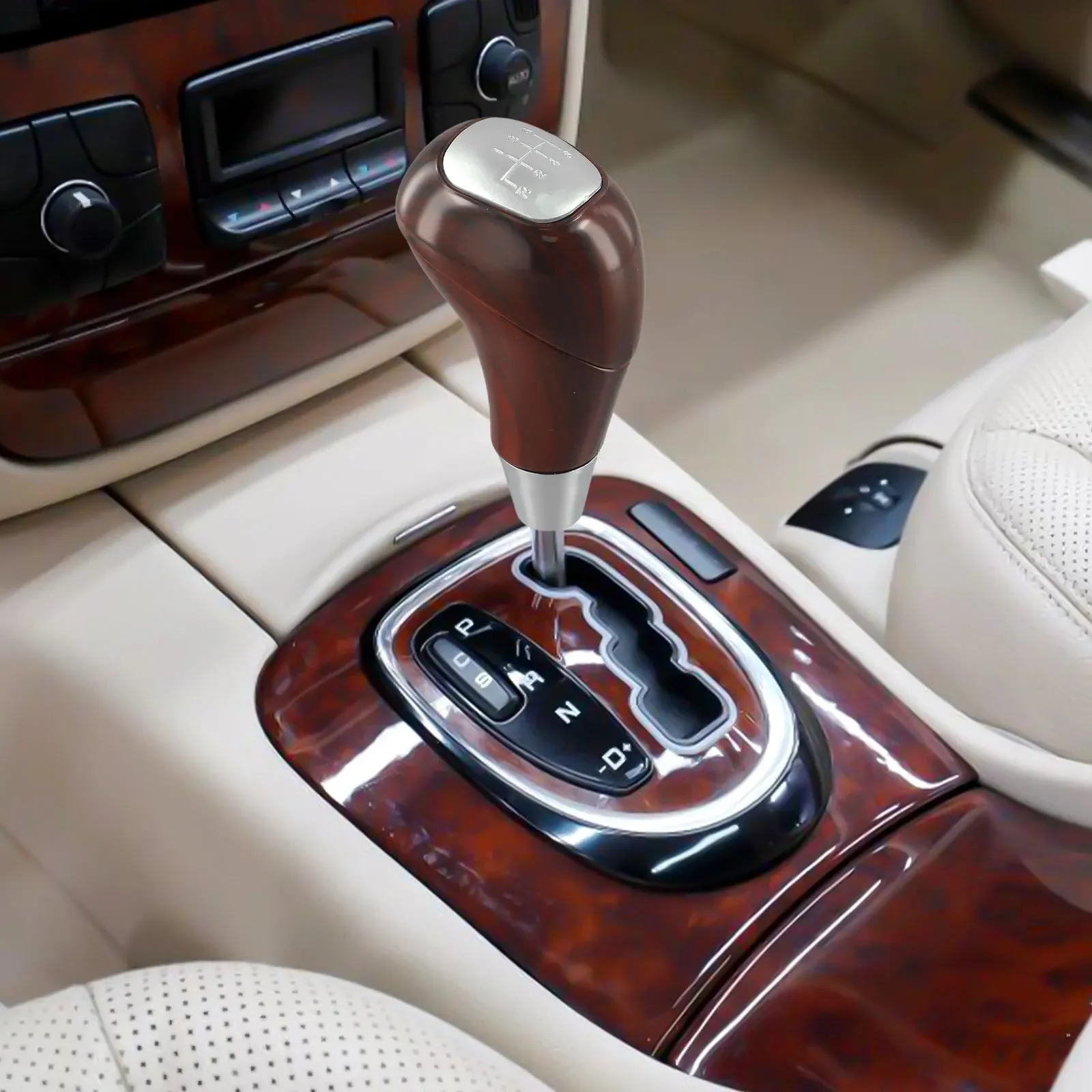 Гладкий и точный пластиковый рычаг переключения передач с гравировкой