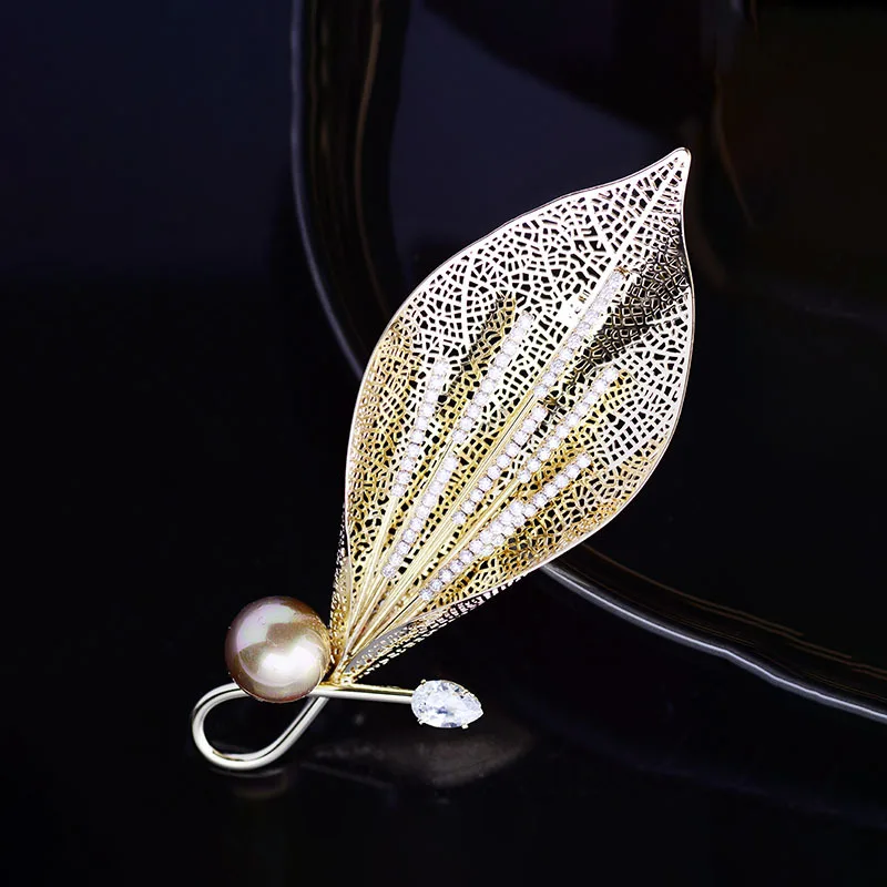 

Fashion Ginkgo Leaf Pearl Brooch Creative Personality Coat Pin Simple Temperament Clothes Accessories Corsage Female