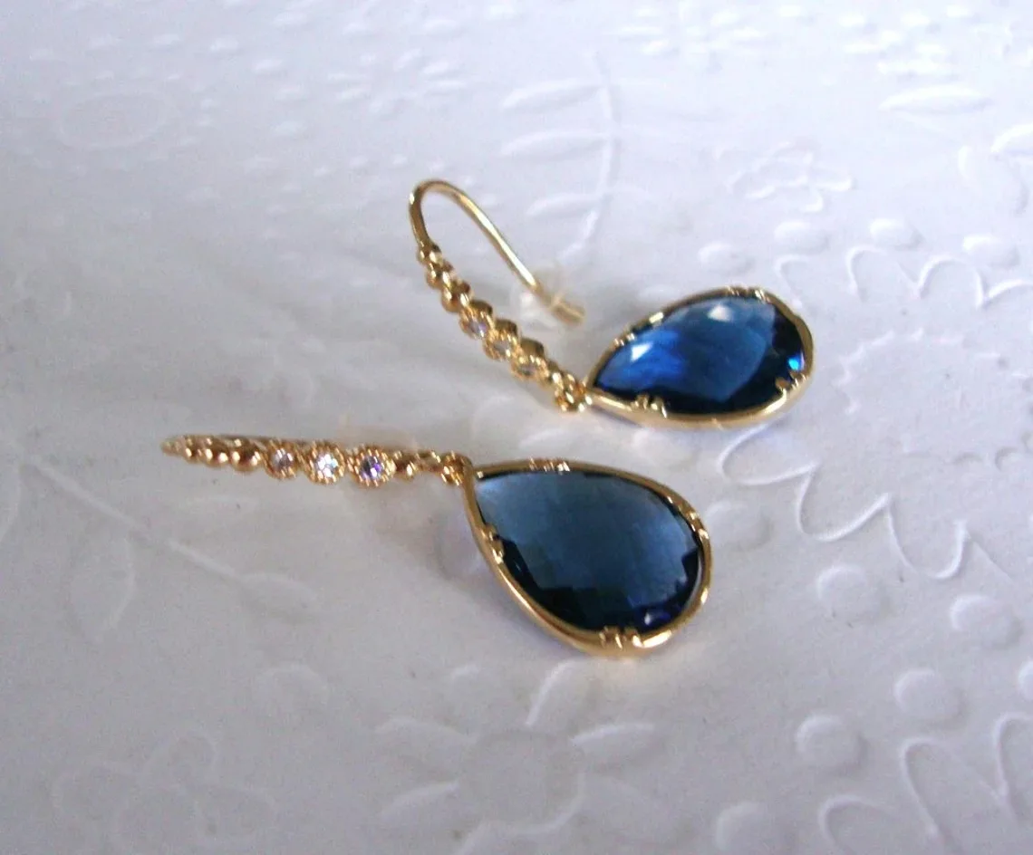 

Teardrop blue diamond stud earrings
