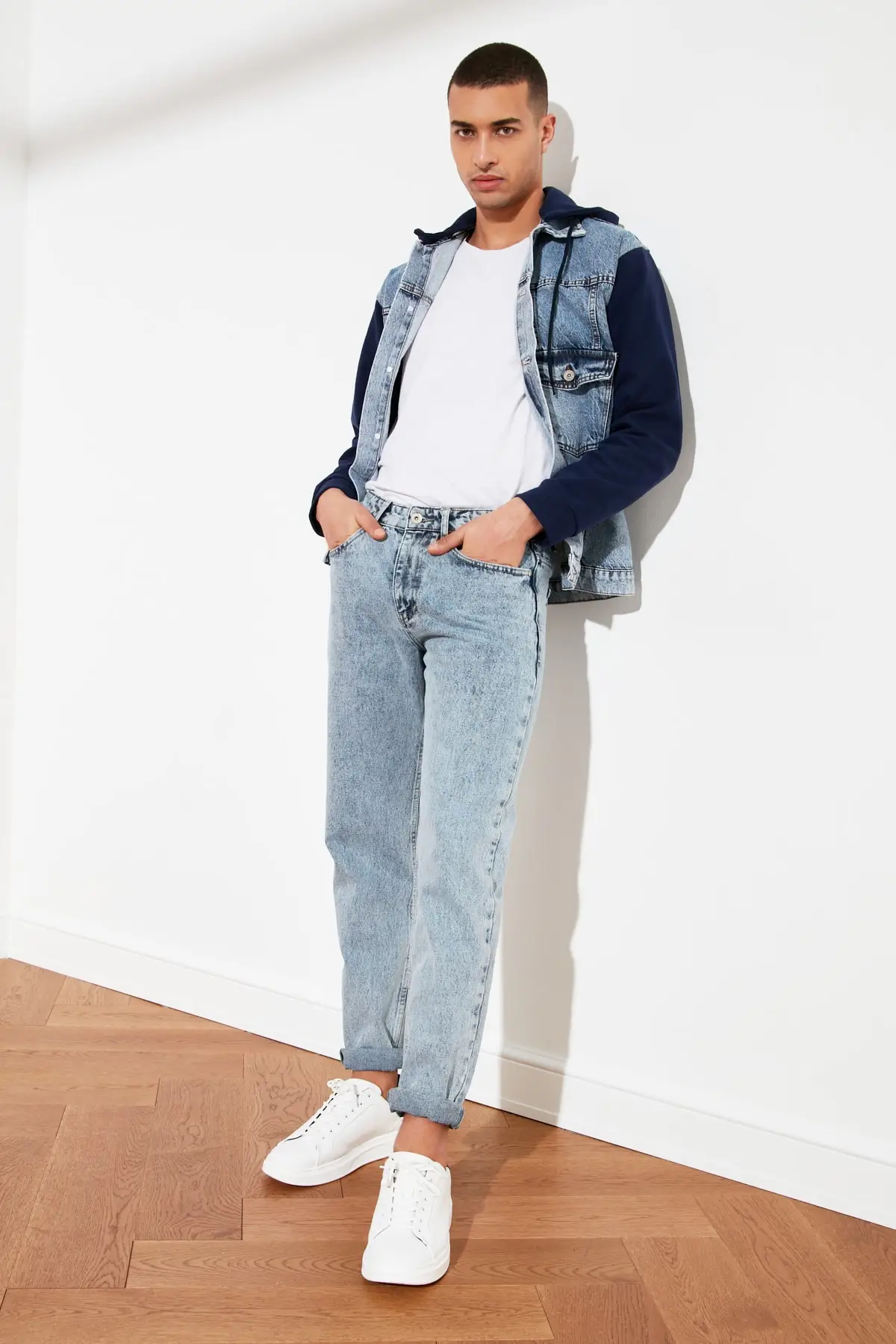 

Trendyol Men 'S Essential Fit Jeans TMNSS21JE0058