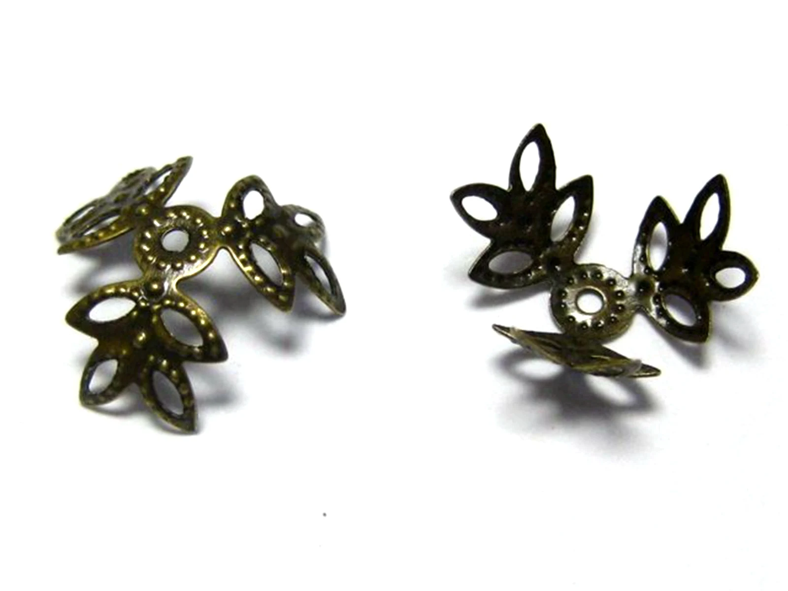 200pcs Silver-Gold-Gunblack 3-Petals Flower Jewelry Beads Caps 14mm Fit 12mm-18mm Beads images - 6