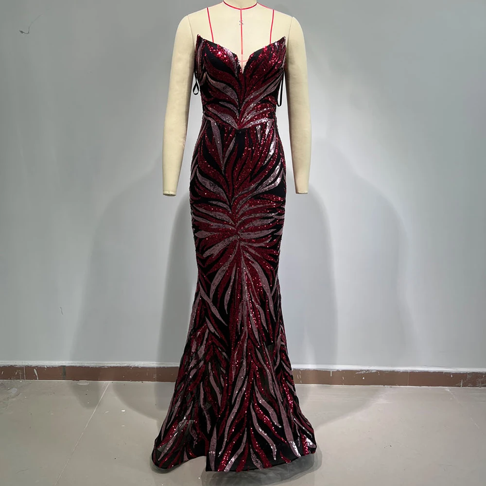 Платье с длинным рукавом и перьями эластичное блестками