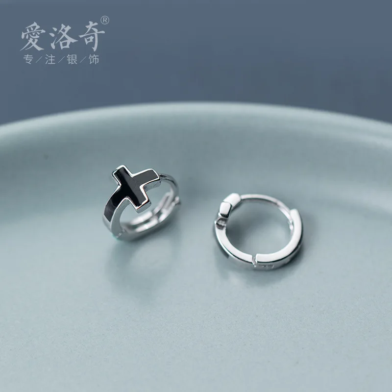 

Серебряные серьги-гвоздики для женщин в японском и корейском стиле простой черный крест клипса для ушей индивидуальные мужские женские сер...