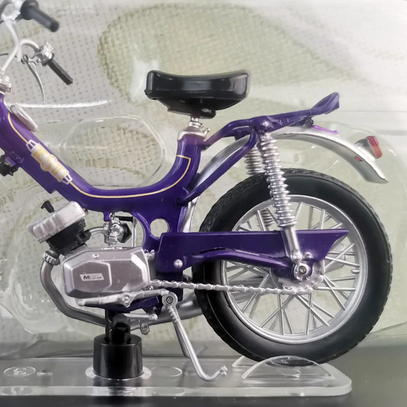 Коллекция моделей мотоциклов и скутеров tisti Cricket 50cc 1978 в масштабе 1:18 |