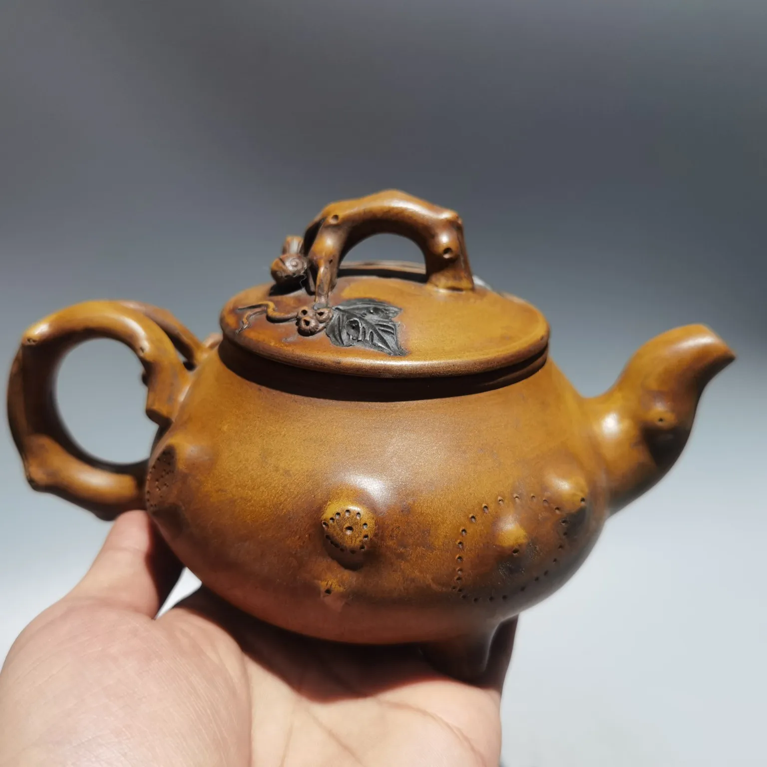 

7"Chinese Yixing Zisha Pottery root squirrel vines kettle teapot segment mud Gather fortune Office Ornaments Town house