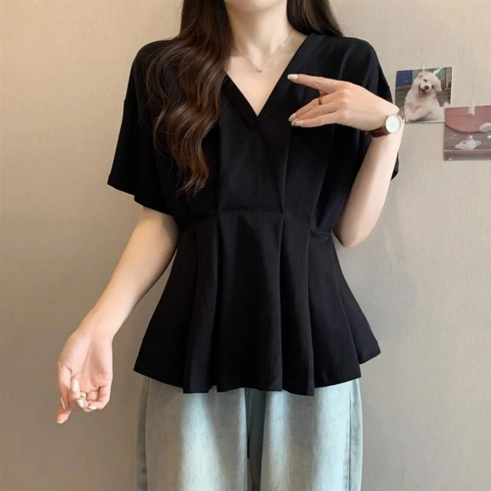 Женская футболка с V-образным вырезом коротким рукавом