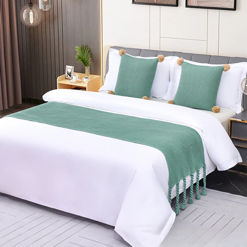 

Braided Tassels Cotton Bed Runner Plush Ball Pillowcase Home Hotel Throw Beds Towel Tail Dining Wedding Party Decor Accessories