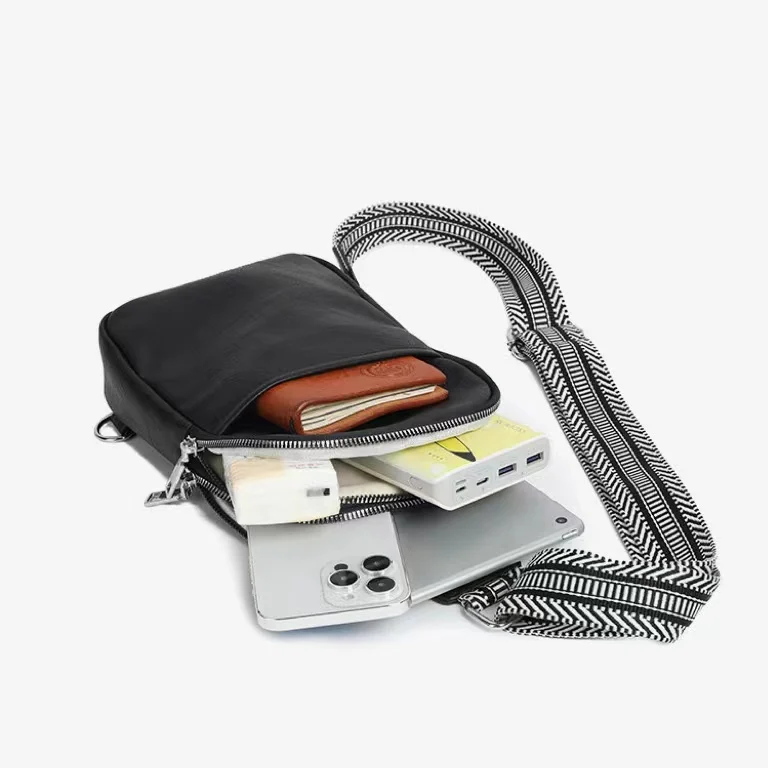 2023 New Small Shoulder Bag Large Capacity Durable PU Leather Waist Bag Simple Fashion Zipper Phone Purse Designer