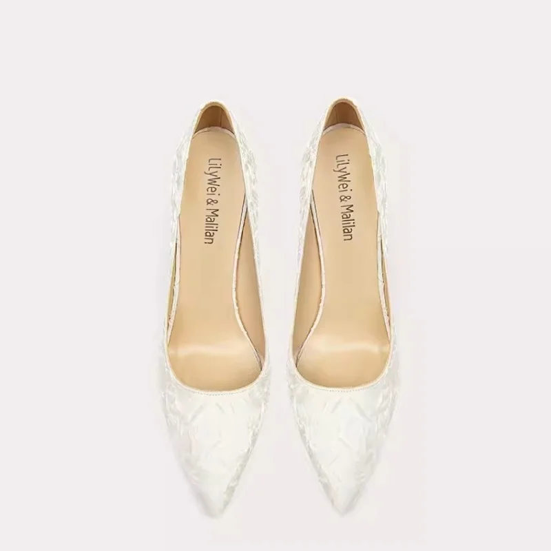 Рисунок 4 - Туфли женские тканевые с острым носком