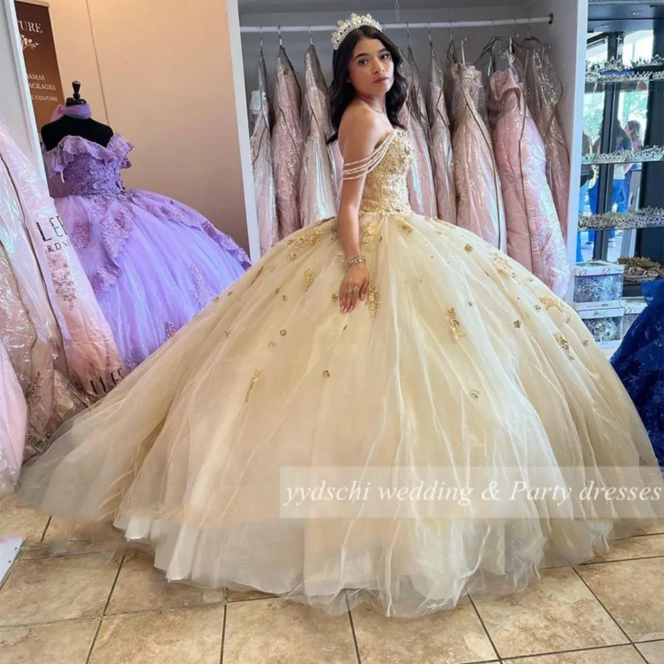 

2022 Yellow Off The Shoulder Quinceanera Dresses Luxury Appliques Crytals Ball Gown Girl Birthday Party Gown Vestidos De 15 Años
