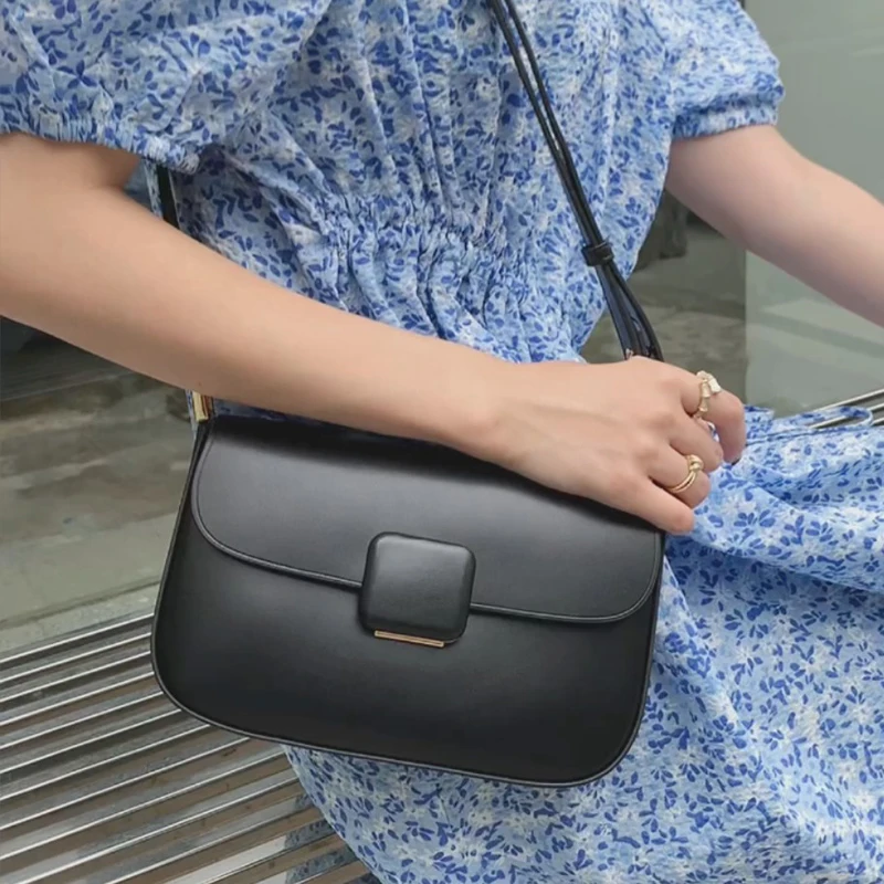 

The New Puffy Bag 2022 Square Buckle Underarm Bag Women's One-Shoulder Messenger Zheng Xiujing The Same Tofu Small Square Bag