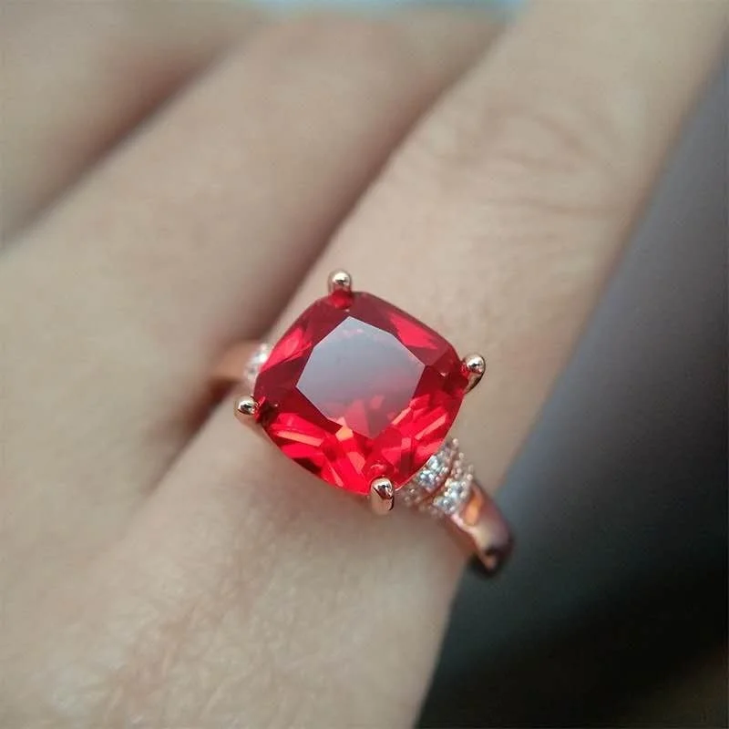 

Rose Gold Inlaid Square Atmosphere Female Ring Red Green Rhinestone Rings Women Couple Ring Anniversary Gift