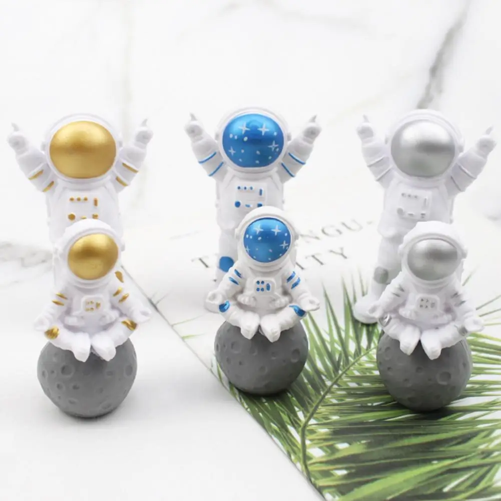 

3Pcs Cake Decorations Useful Novelty Reusable Birthday Cake Astronaut Decors Gifts Aviation Theme Decorations Astronaut Decors