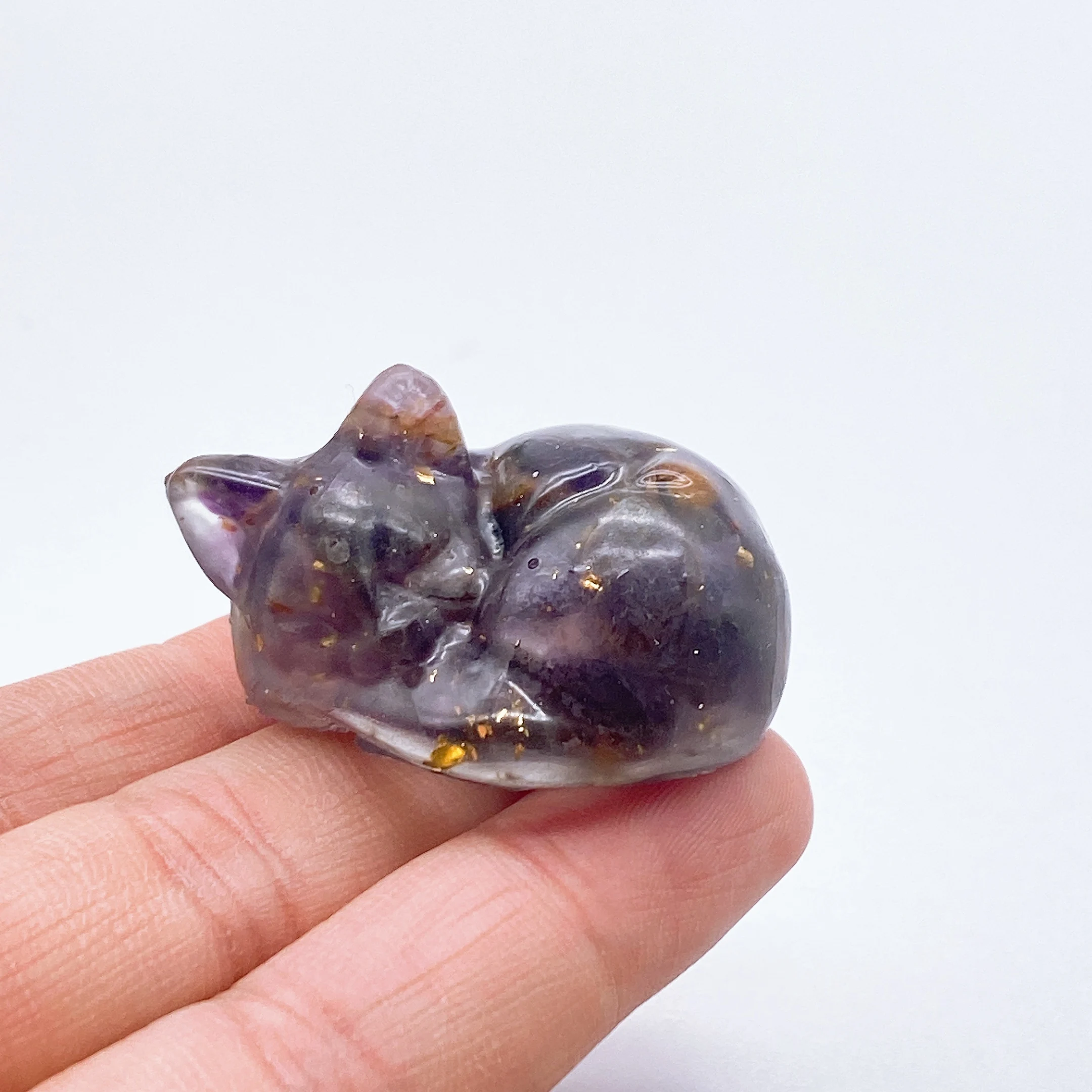 

Украшения спящий кот из камня