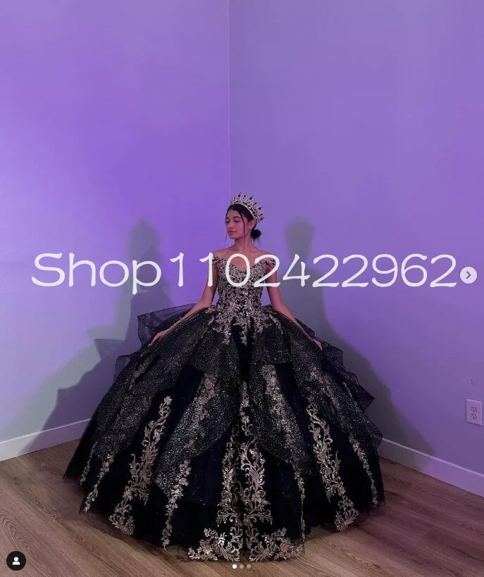 

Black Gillter Princess Quinceanera Dresses Off Shoulder Ruffles Skirt Lace Applique Corset Prom vestido de xv años negro