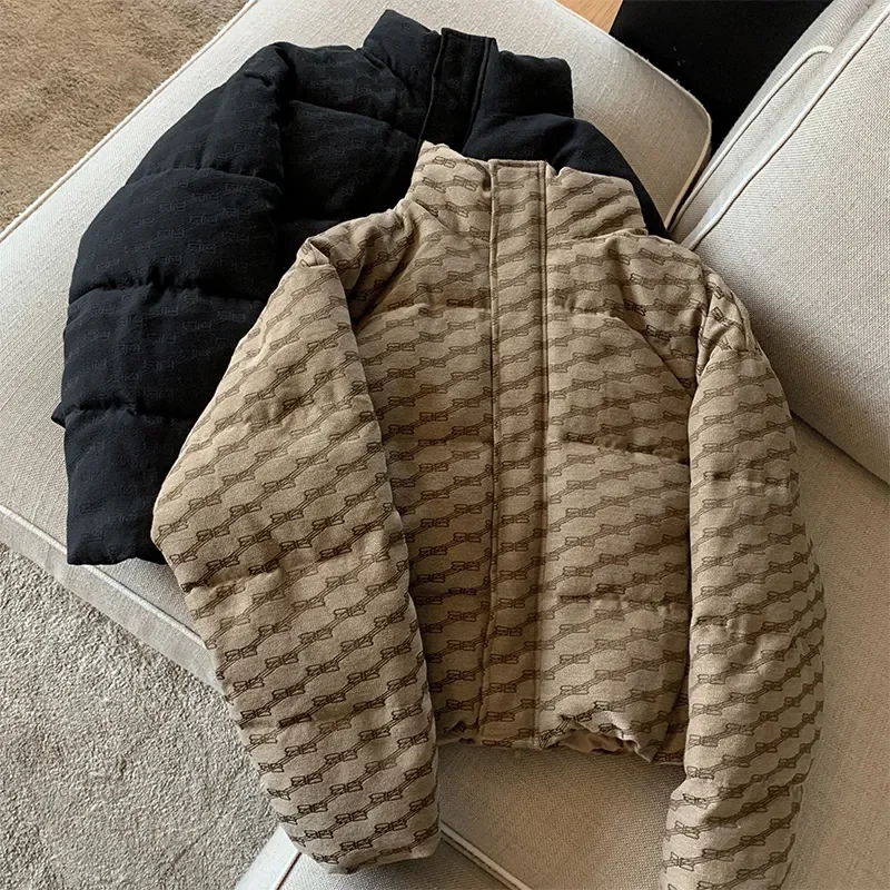 Женский пуховик с отложным воротником