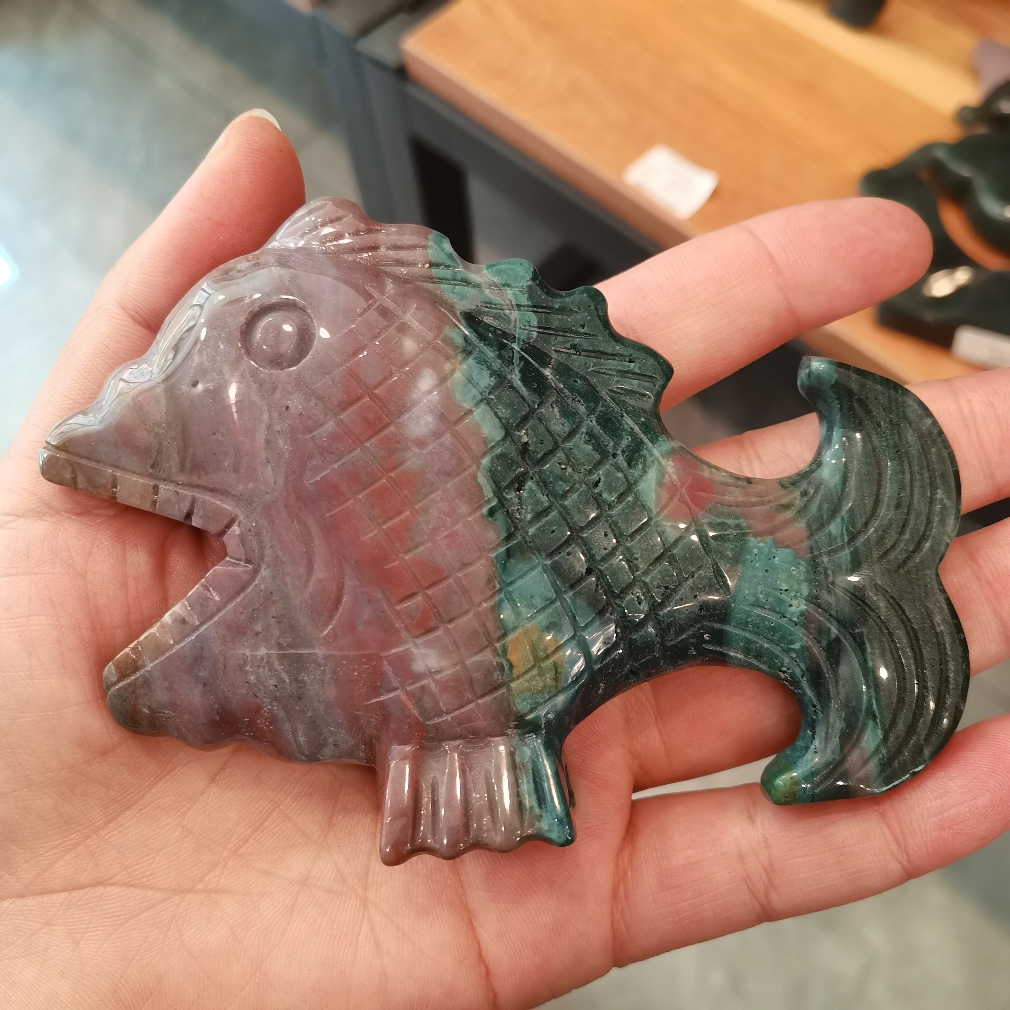 

110mm Natural Ocean Jasper Fish Crystal Carved Marine Organism Healing Energy Gem Crafts For Fish Tank Decoration 1pcs