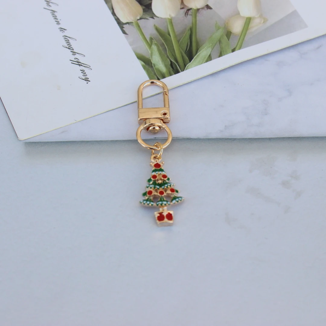 Брелок для ключей с рождественской елкой