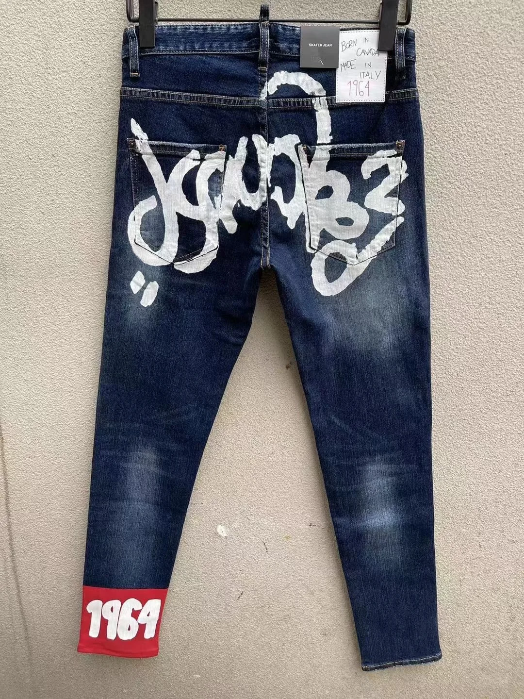 

2023 Spring/Summer New D2 Jeans with Washed and Worn Hole Patches, Speckled Ink 3D Cutting, Small Feet, Light Blue, Male