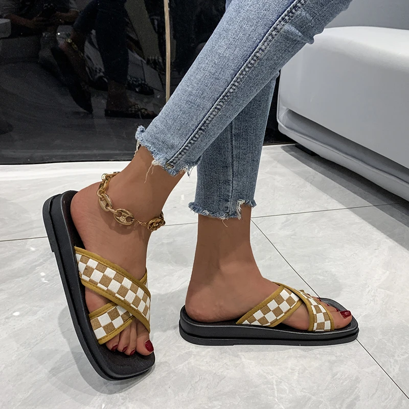 2022 summer outdoor thick-soled slippers women's EVA non-slip casual flip-flops women's plaid sandals indoor bath slippers