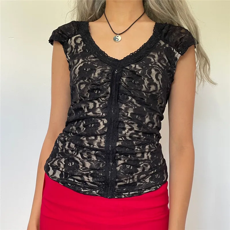 

Женские цветочные кружевные футболки в стиле пэчворк с коротким рукавом и V-образным вырезом, облегающие укороченные топы с рюшами, футболк...